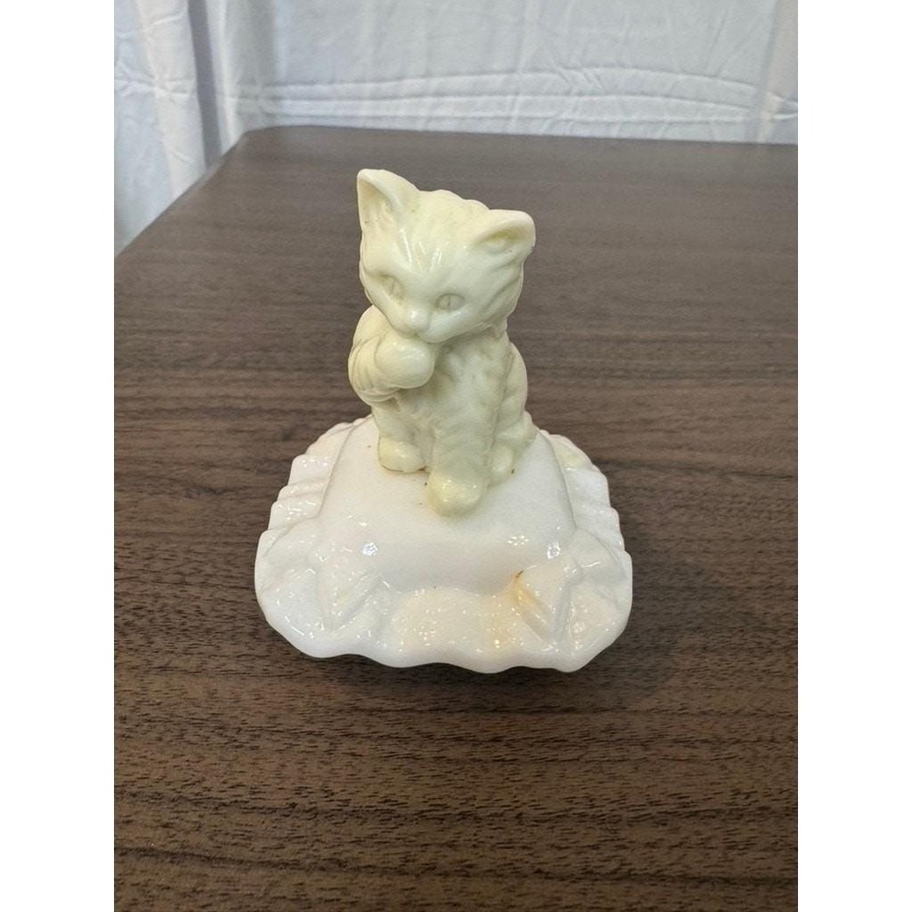 Vintage Avon Cat on Cushion Figurine Milk Glass‎ Style Collectible Cat 1970s